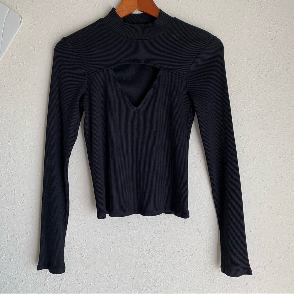 ❌SOLD❌NWOT Express Black Front Cut Out Top Sz M - Picture 7 of 10